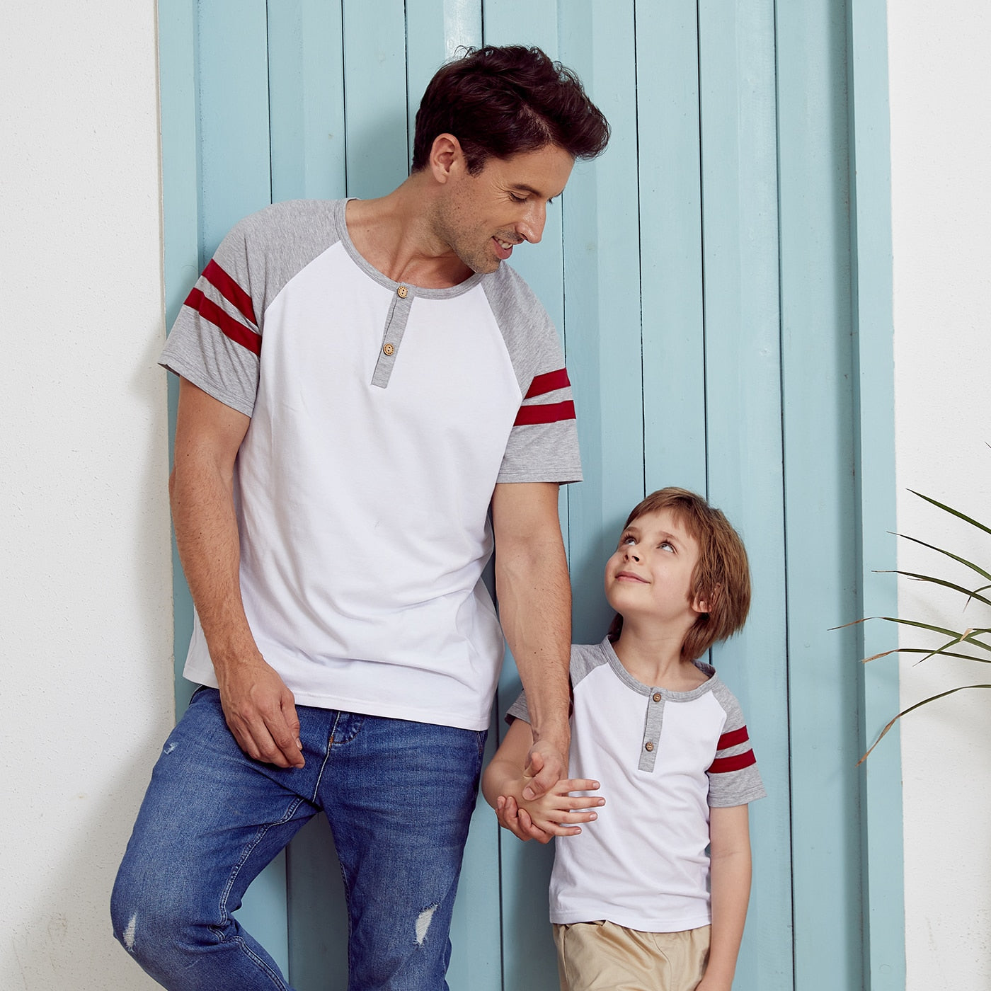 PatPat, recién llegado, conjuntos de series rojas y blancas a juego con mosaicos familiares (vestidos con cuello en V, camisetas, mamelucos)