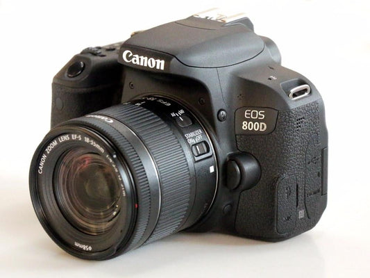 Cuerpo de cámara DSLR Canon 800D T7i y lente EFS 18-55 mm IS STM